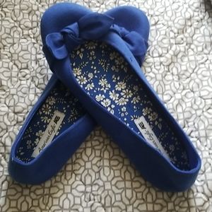 American Eagle blue flats